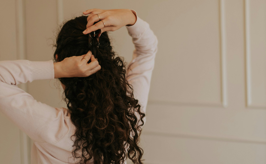 Wydobywanie skrętu włosów ||- jak wydobyć skręt włosów w kilku prostych krokach?