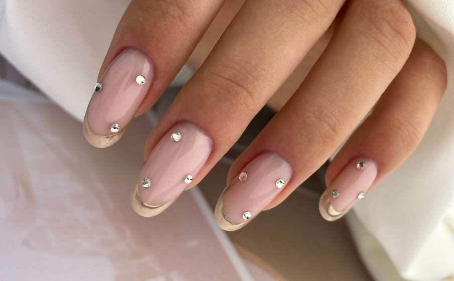 Paznokcie na studniówkę 2026 || jaki manicure będzie pasował do Twojej sukienki?