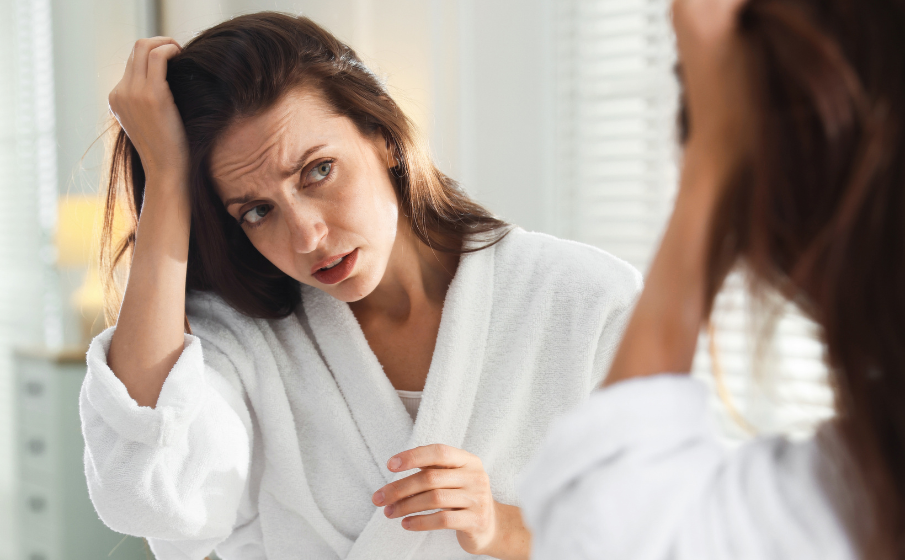 Co na wypadające włosy po zimie? Ranking najlepszych wcierek i suplementów ||