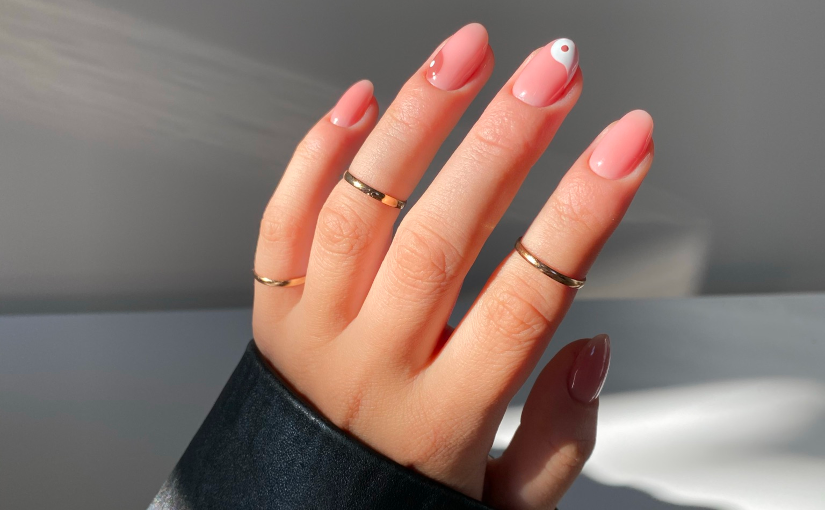 Clean girl manicure, || czyli inspiracje na paznokcie w minimalistycznym stylu