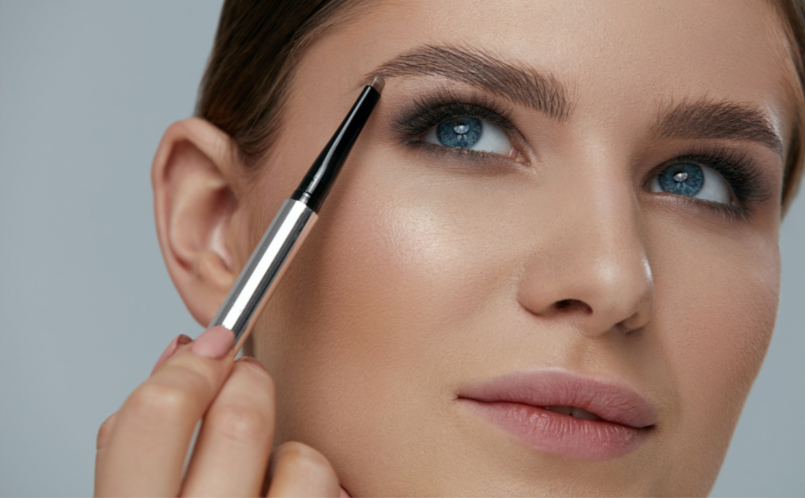 Jak malować brwi? Poradnik ||