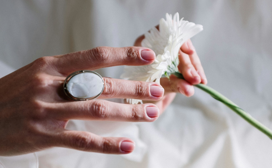 Zniszczone paznokcie po hybrydzie || jak dbać? Poradnik MINTI