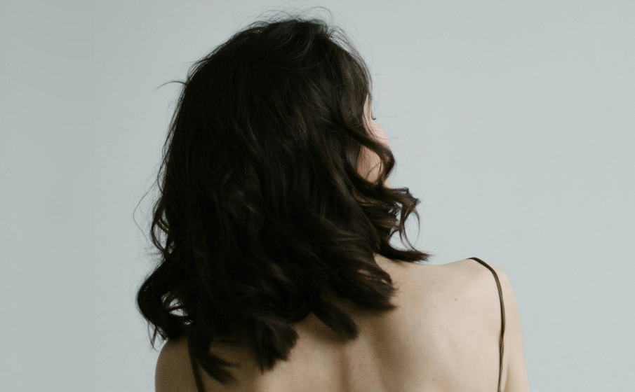 Jak naturalnie przyciemnić włosy? Poznaj skuteczne sposoby bez farby! ||